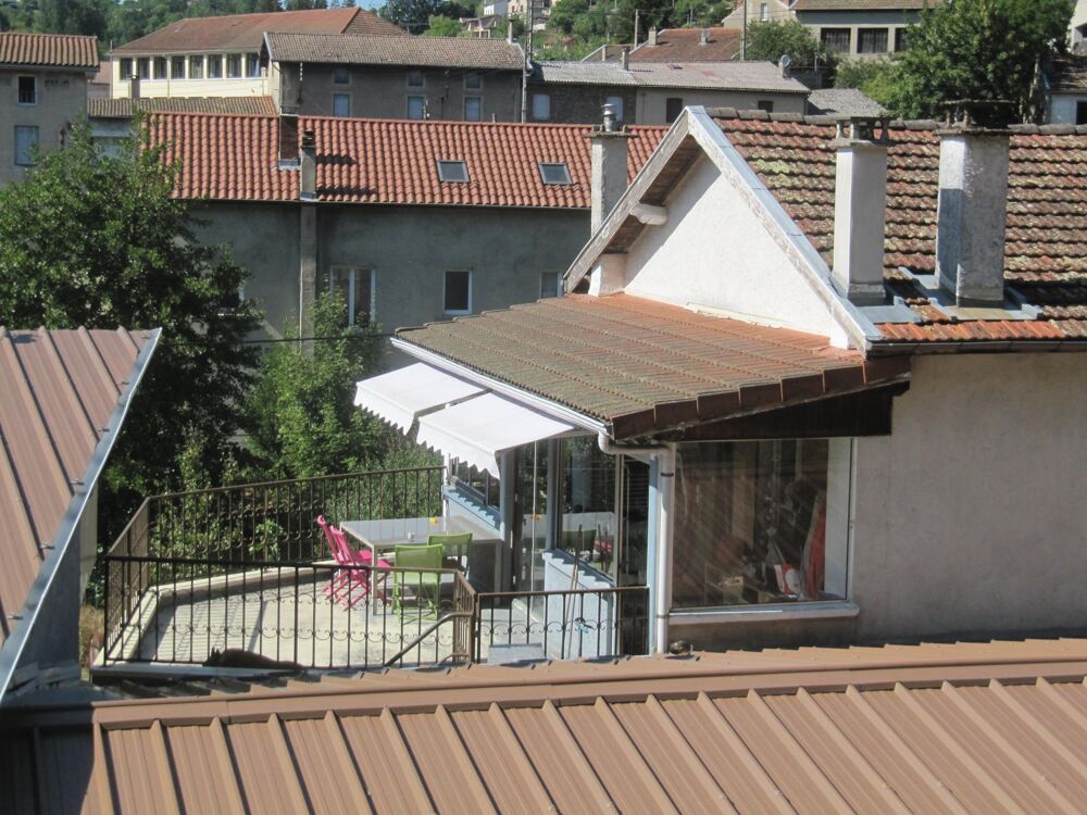 Vente Immeuble Une affaire à ne pas manquer : deux grands batiments de stockage, deux appartements plus un troisième en cours de finition sur u La monnerie-le-montel