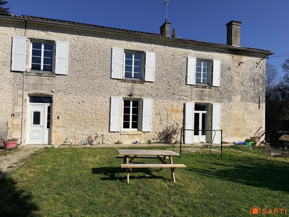 Maison Saintongeaise entièrement rénovée avec dépendance et bois