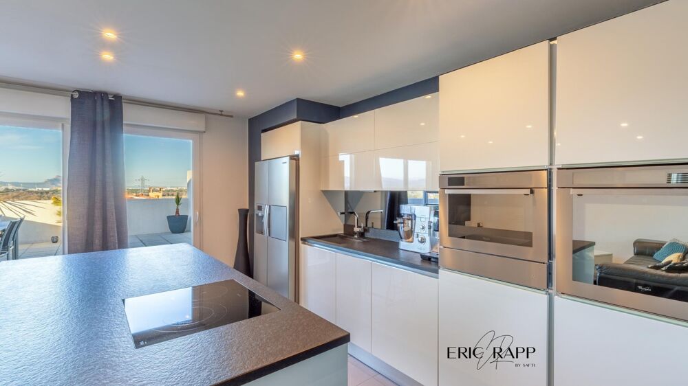 Vente Appartement Dernier étage - Superbe F3 offrant une vue dégagée Frejus