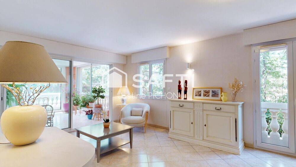 Vente Appartement À vendre – Appartement T3 de 98 m² avec terrasse fermée, parking et cave – Proche des plages et du centre-ville Le pradet