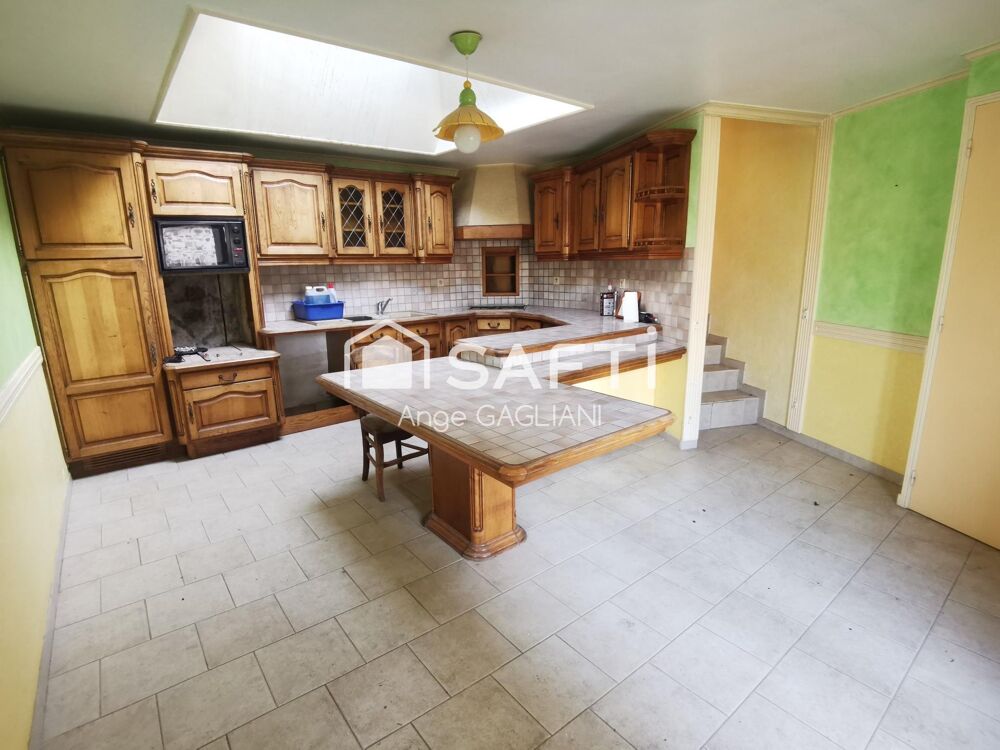 Vente Maison Maison 4 chambres à fort potentiel sur grand terrain à l'entrée de Cossé-Le-Viivien Cosse-le-vivien