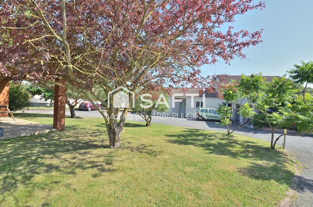 Vente Maison Charme et volumes : maison avec piscine à 2,5 km de la plage Brem-sur-mer