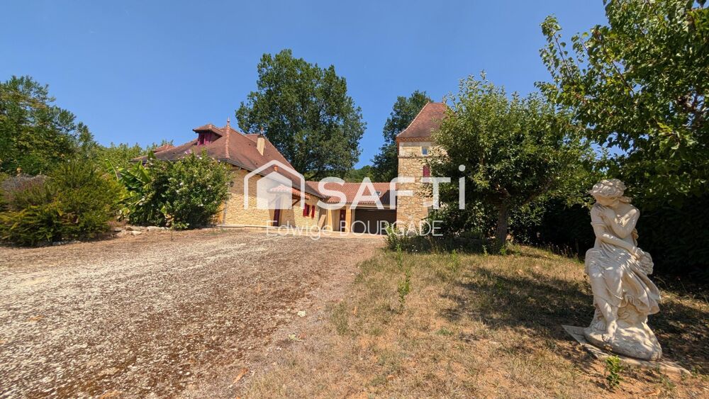 Maison en pierre avec pigeonnier et piscine