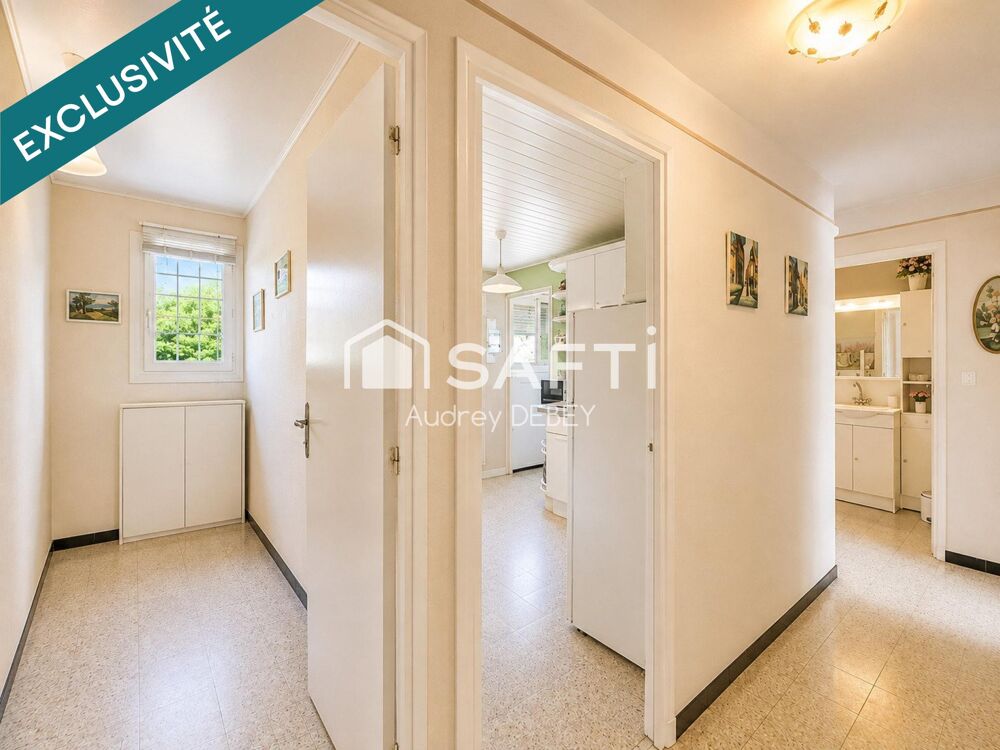 Vente Appartement LE PRIVILÈGE DU TOUT À PIED À SANARY-SUR-MER – LUMINEUX T3 TRAVERSANT AU DERNIER ÉTAGE AVEC BALCON TERRASSE Sanary-sur-mer