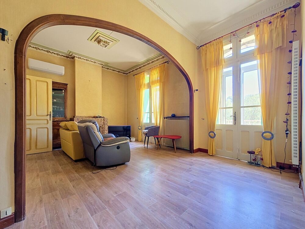 Vente Maison Une authentique maison de caractère aux volumes remarquables, idéale pour une grande famille ou un projet touristique. Mons