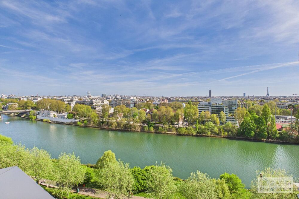 Vente Appartement Vue SEINE, ÎLE DE LA JATTE et TOUR EIFFEL. Balcon, cave, et box en sus. Courbevoie