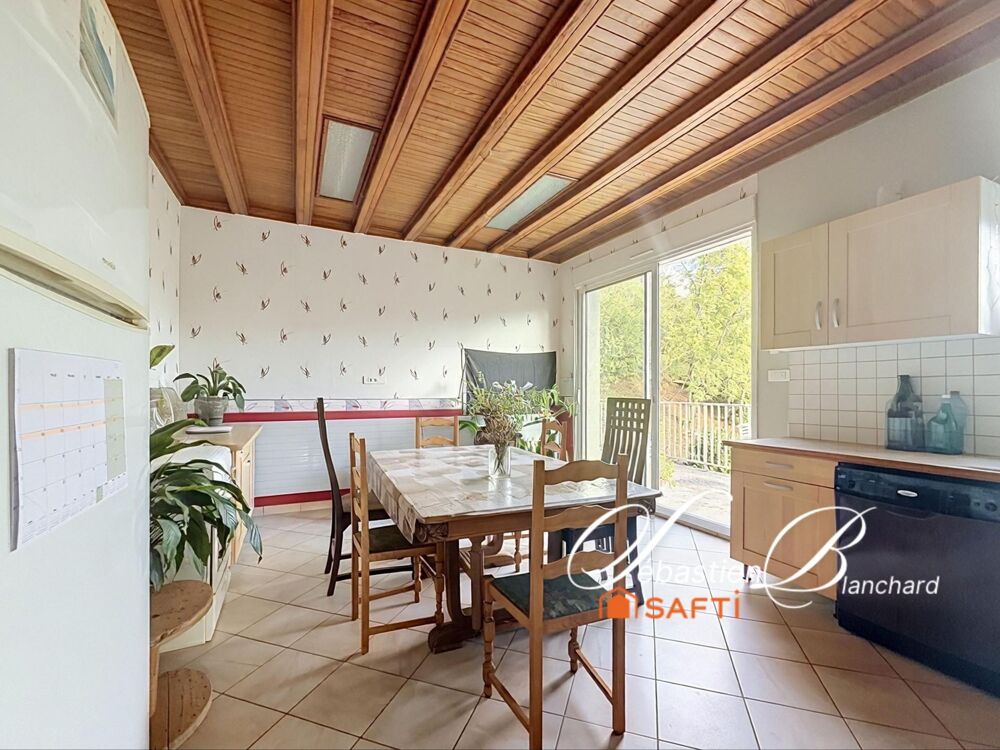 CHALONGES (74)  Maison 216m² + appartement indépendant sur 21 447m² de terrain