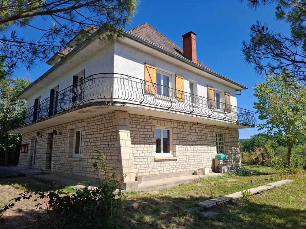 Beaux volumes pour cette maison offrant de multiples possibilités et divers projets