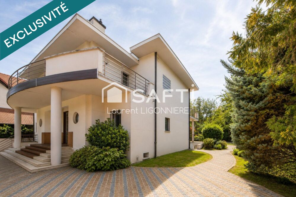 Villa d'architecte avec piscine intérieure de 320 m2