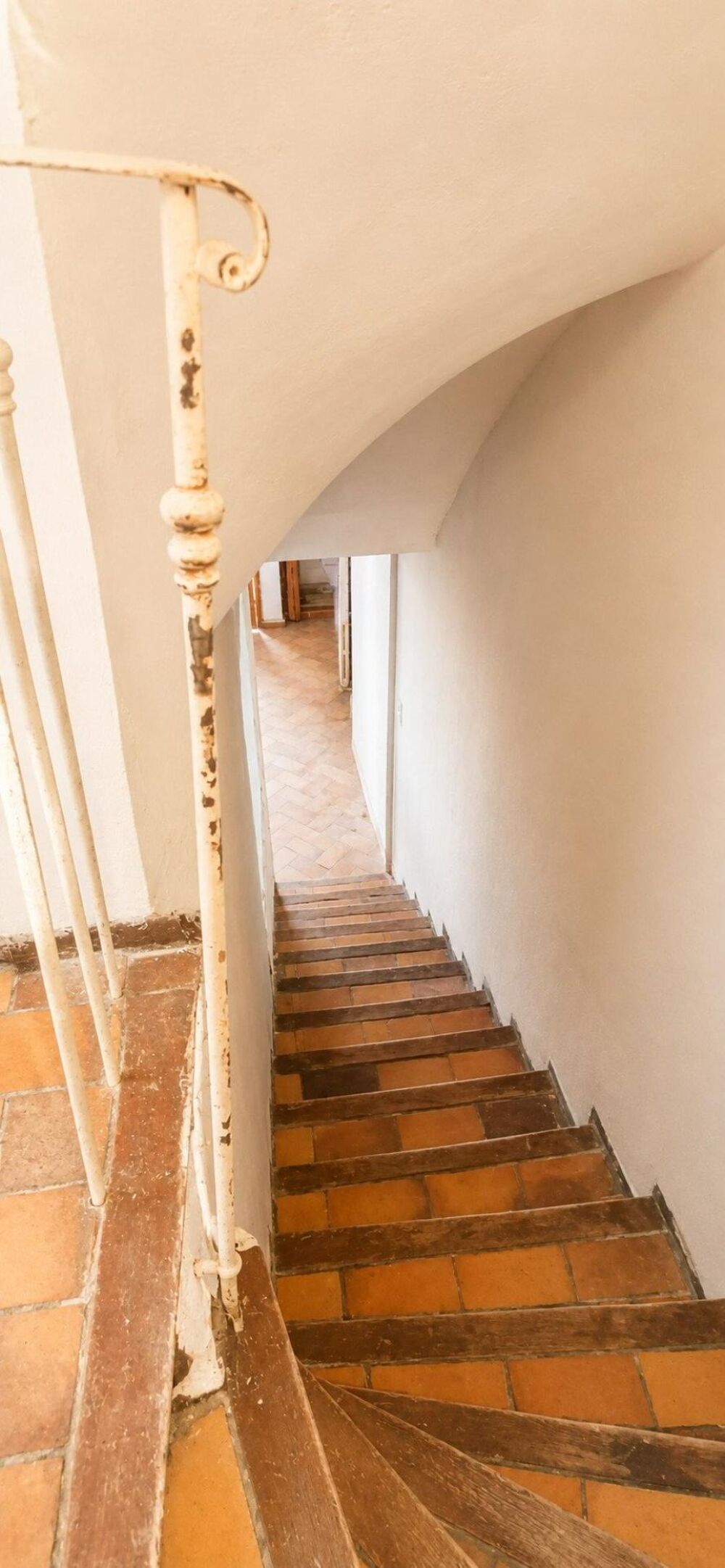 Appartement de village sur 3 niveaux offrant un fort potentiel ! Travaux à prévoir pour révéler tout le charme de ce bien idéale