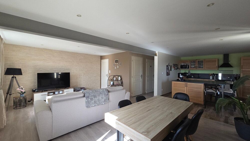 Vente Immeuble Immeuble de caractère en centre-ville : appartement rénové, local commercial et vaste potentiel à exploiter Saint-vallier