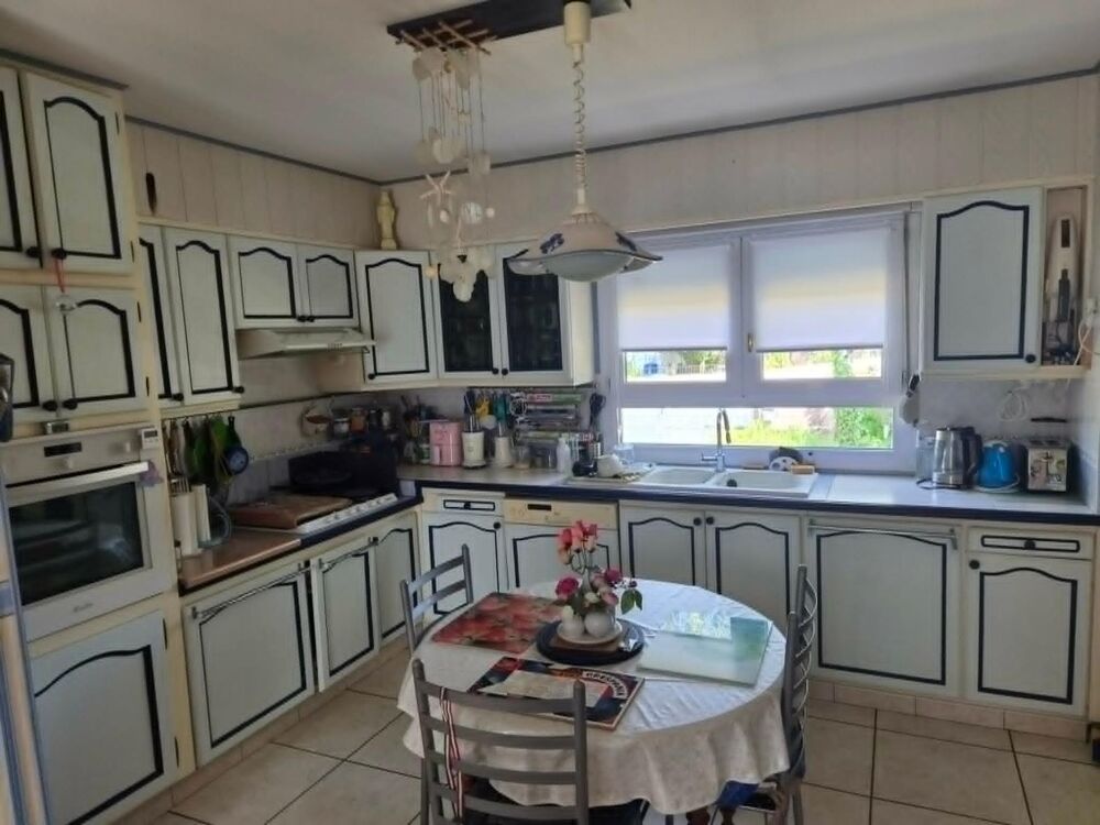 Vente Maison Plusieurs options pour cette demeure, la possibilité d'un appartement ou local indépendant de 35m2 + 160m2 de hangar pour mécani Antran