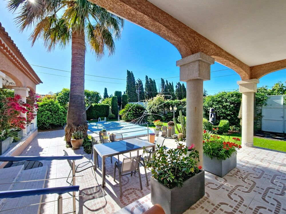 Villa T7 5 chambres 255 m² garage et piscine
