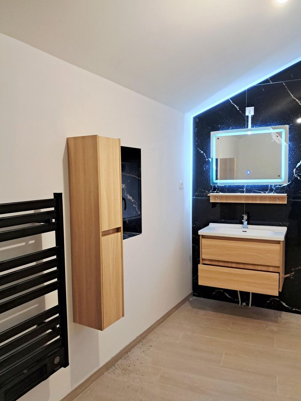 Maison performante entièrement rénovée 2 chambres avec jardin et garage.