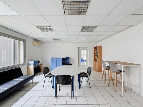   A louer local commercial 133 m² agréable et équipé 