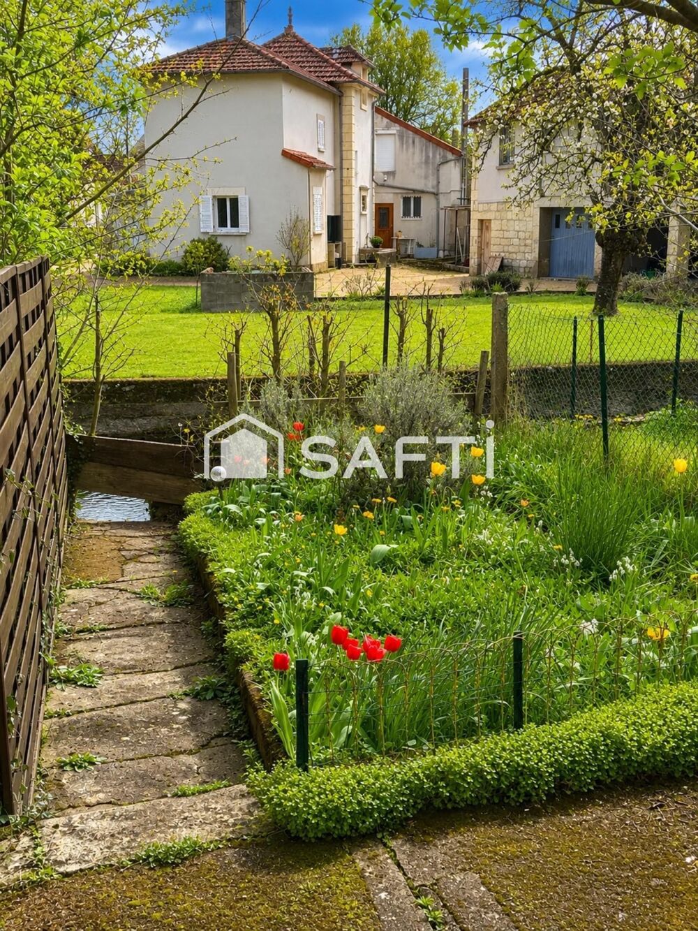 Donzy  Maison de ville 90 m² avec jardin au bord du Nohain