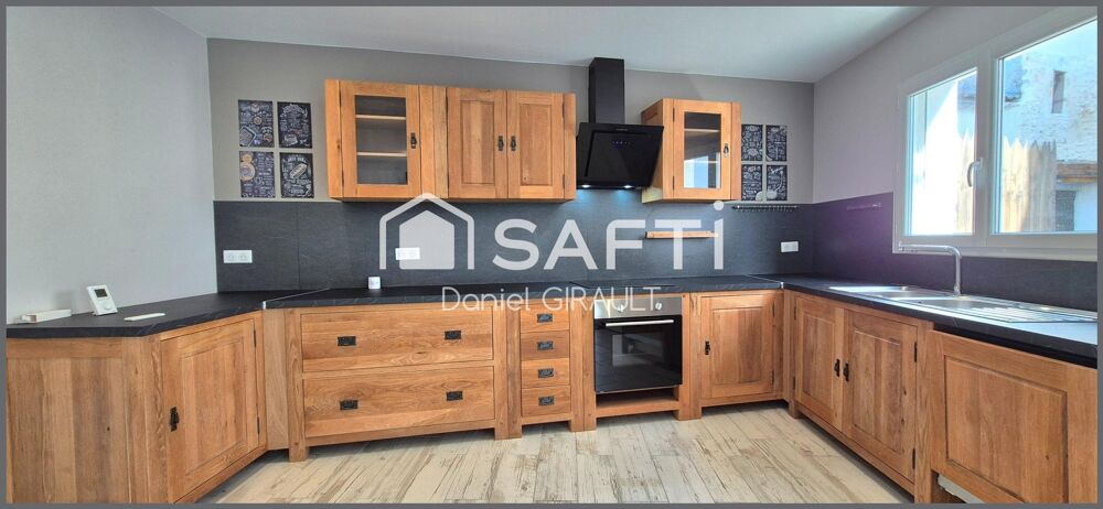 Vente Maison Située à Saujon, cette maison bénéficie d'un emplacement central et pratique, offrant un cadre de vie agréable à proximité des c Saujon