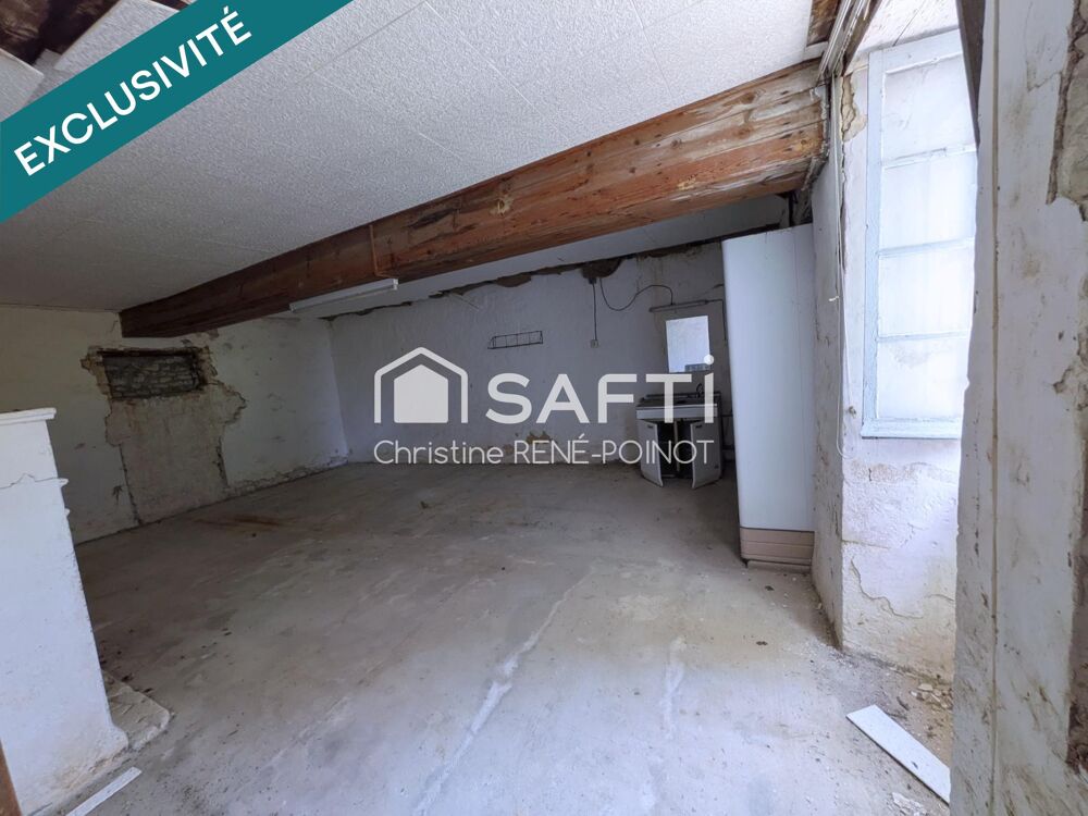 Vente Maison Saint-Mard (10 min de Surgères) - Bien de 240 m² à fort potentiel, sur une parcelle de 2 041 m² Saint-mard