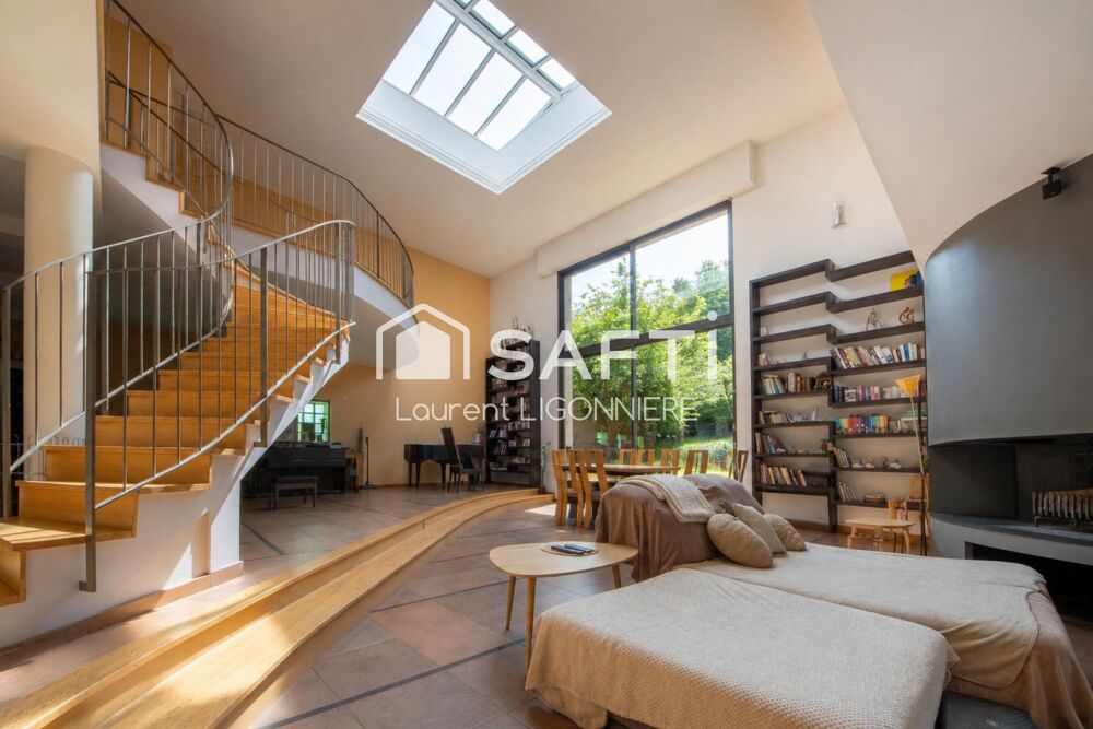 Villa d'architecte avec piscine intérieure de 320 m2