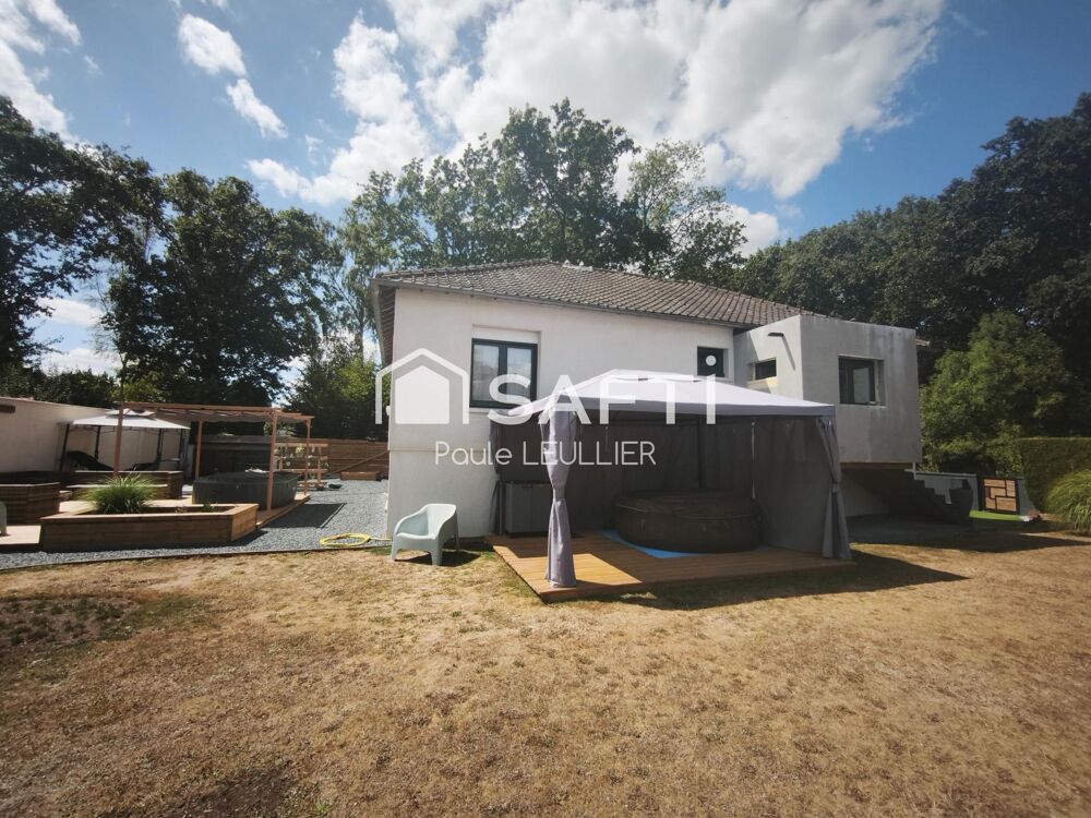 Vente Maison Maison atypique pleine de charme avec jardin clos sans vis-à-vis, à deux pas des écoles et commerces de La Saussay. La saussaye