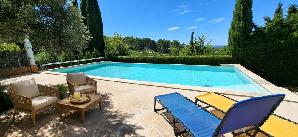 Vente Maison Dans un quartier recherché, découvrez cette propriété d'exception de 187 m² offrant 5 chambres, une piscine, un double garage et Pernes-les-fontaines