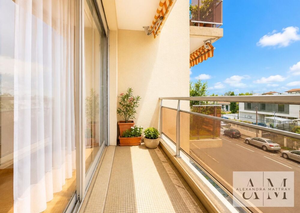 Vente Appartement APPARTEMENT T5 avec cave et box Bordeaux