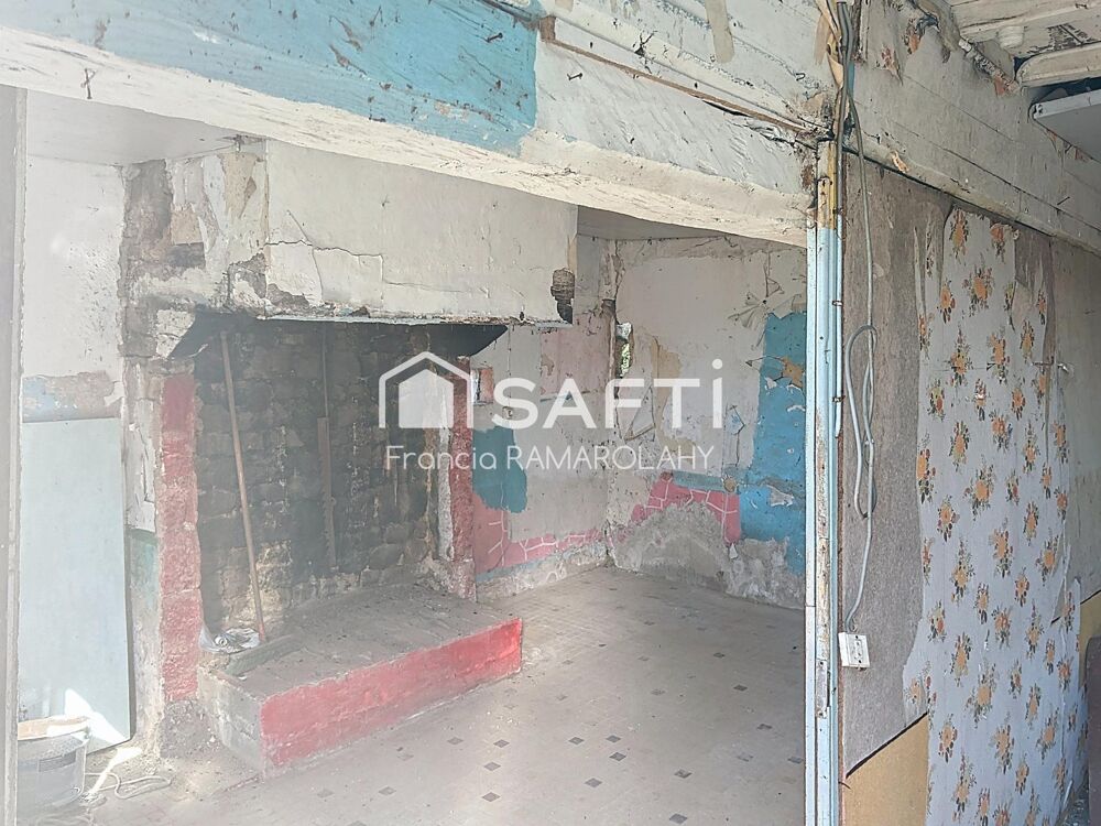 A la recherche de calme et d'authenticité ? Laissez parler votre imagination! Cette maison de campagne à rénover sur 600 m² de t