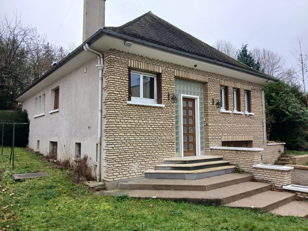 Evreux ,5mn de la gare et du centre ville belle maison 6 chambres sur sous sol