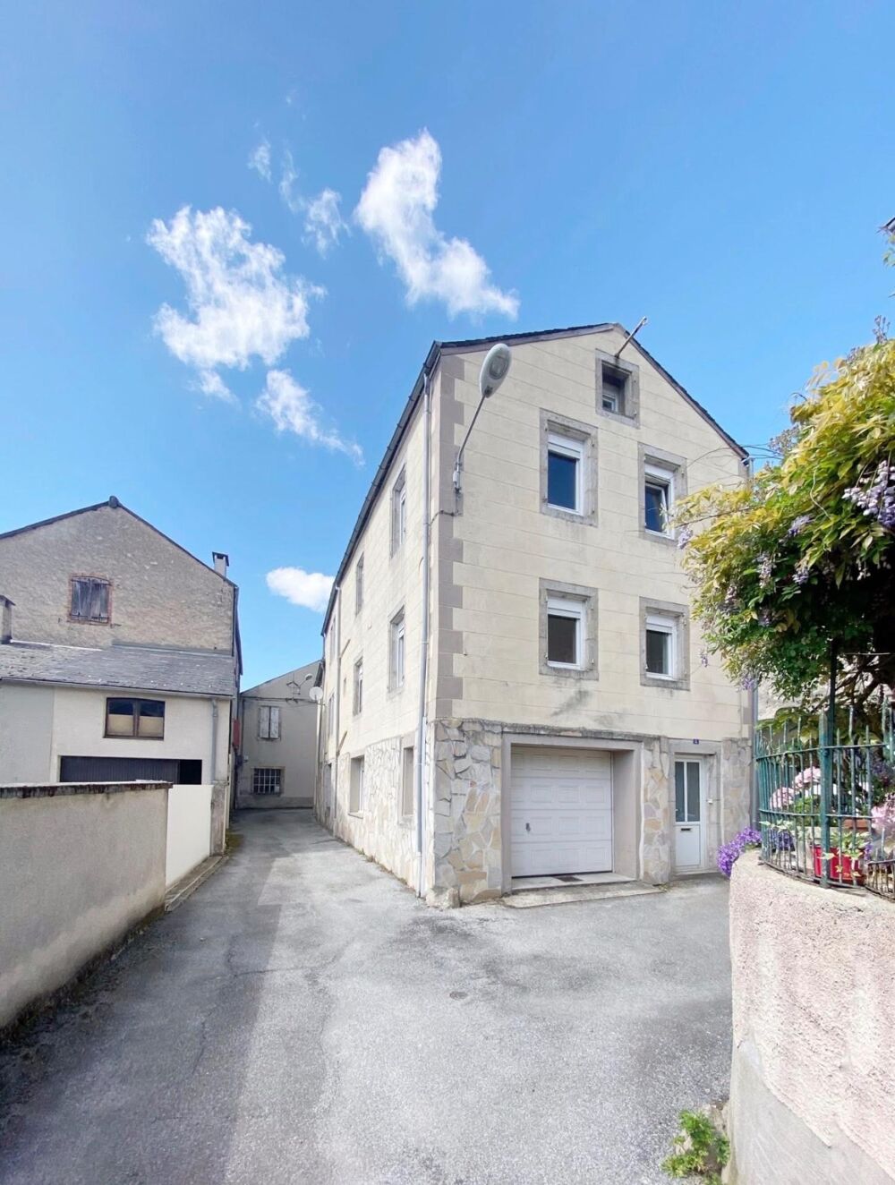 Brassac (81260)  Maison de caractère de 300 m² avec fort potentiel d'aménagement