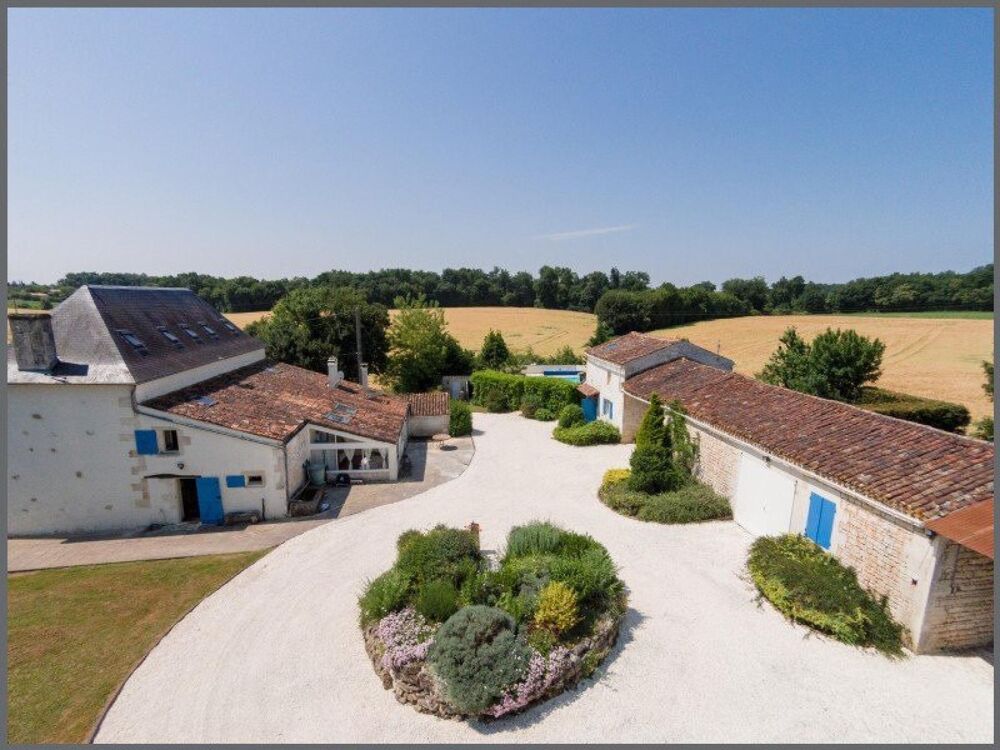 � vendre  Propri�t�/ch�teau Saint-Porchaire (17250)