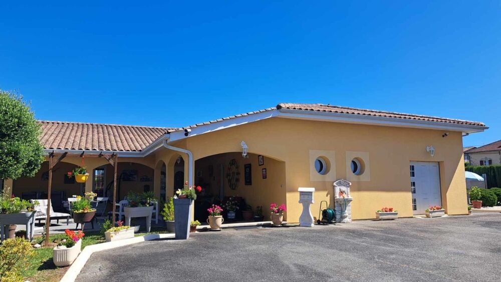 Vente Maison Maison individuelle de plain-pied T6 de 174 m² environ sur un terrain de 1118m², un garage pour 2 roues de 9m² , grande courgoud Ruch