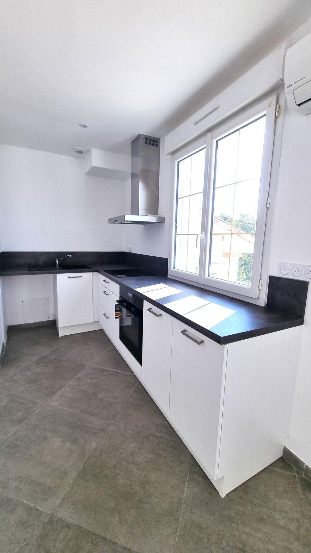 Centre de Meschers-sur-Gironde - Appartement climatisé 1er étage avec grand garage