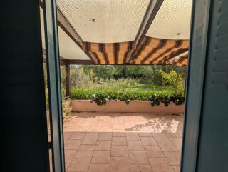 Vente Maison Fort potentiel de rénovation pour cette maison T4 avec terrasse, jardin et garage Vallereuil