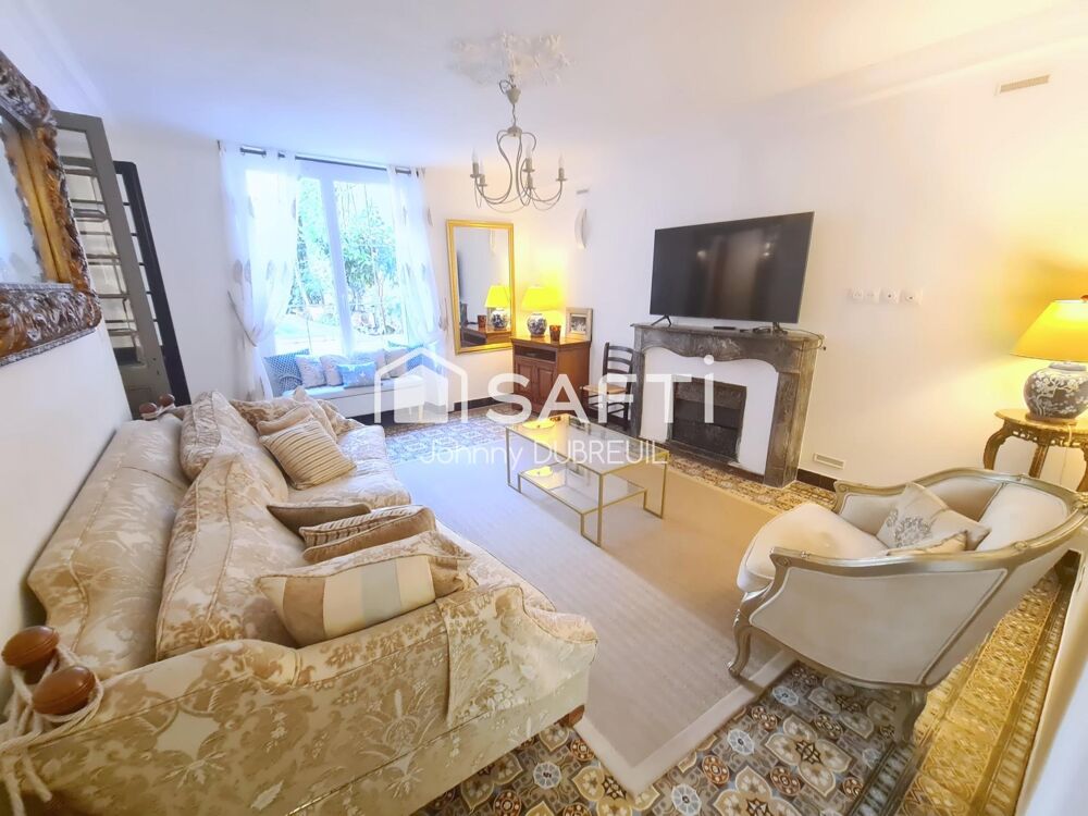 Vente Maison PIGNANS – Hôtel particulier de 300m2 au cœur du village avec jardin et piscine Pignans