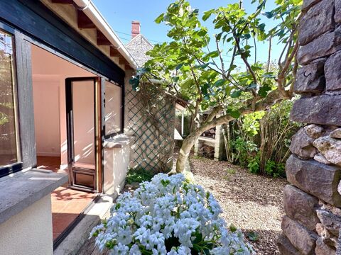   Dans un village tr�s pris� se cache cette maison de charme, promesse d'un coup de c�ur � venir ! Maison - 4 pi�ce(s) - 72 m�