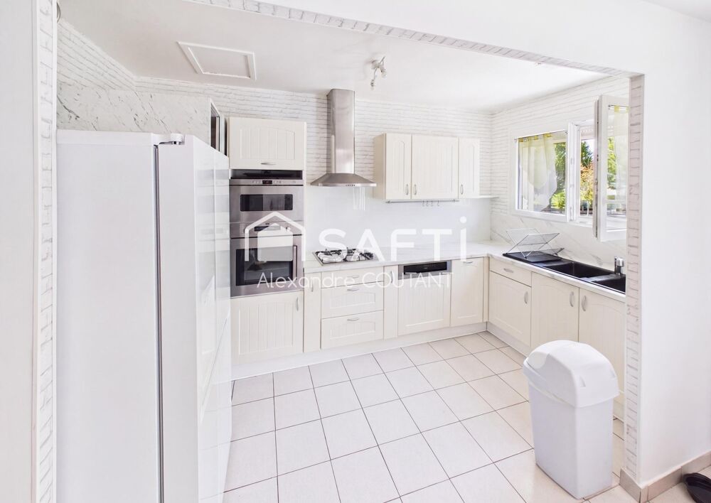 Vente Maison Maison familiale avec 4 chambres, idéalement située à proximité des commodités. La roche-sur-yon