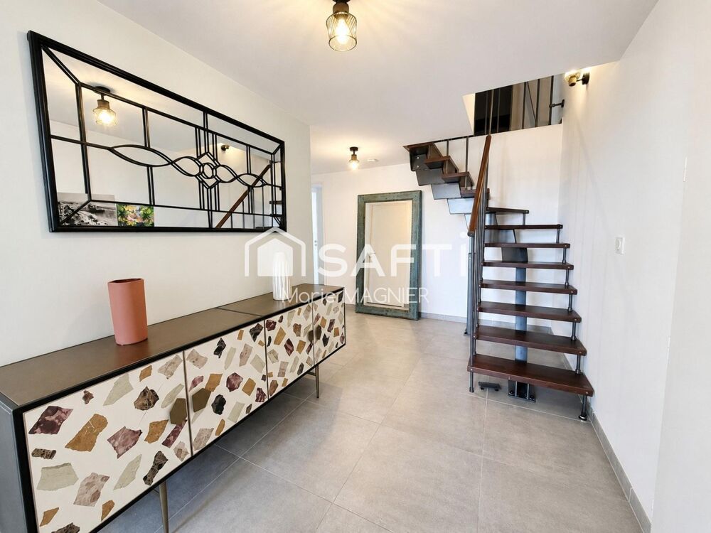 Duplex d'exception T4 de 99m2 à Grimaud - proche plages, Vendu meublé, prêt à vivre ou à louer, idéal pour profiter du Golfe de