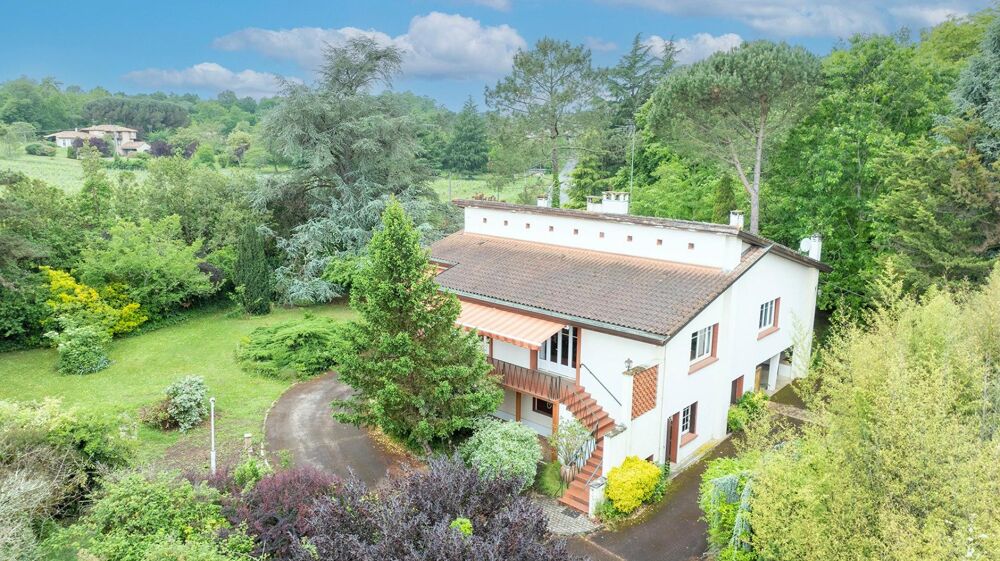 Grande Villa sur Terrain Boisé