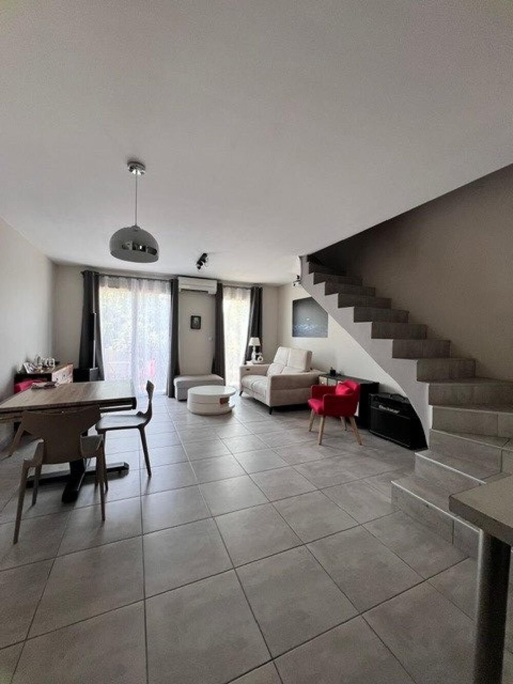 Maison de 2014 en parfait état, climatisée.