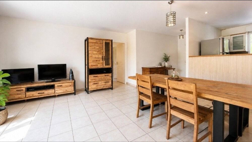 Vente Maison Maison de plain-pied avec jardin arboré. Verines