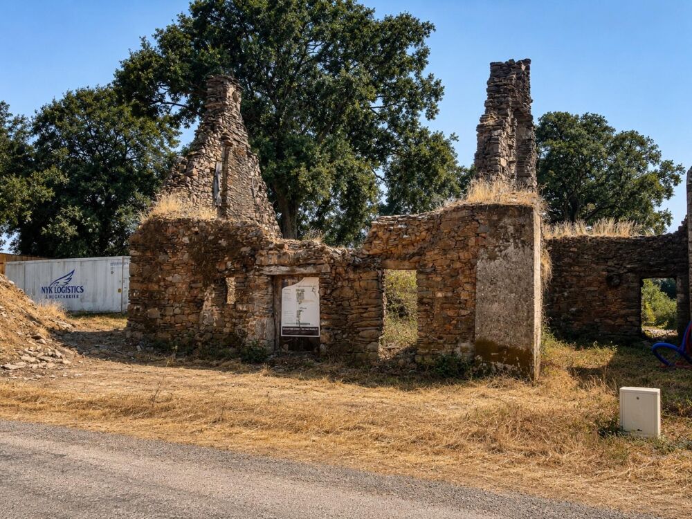Bâtisse en pierre à rénover avec permis de construire