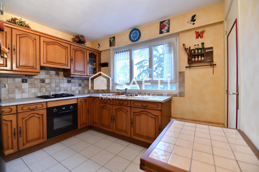 Appartement de quatre pièces !! Ravalement règle par les vendeurs !!