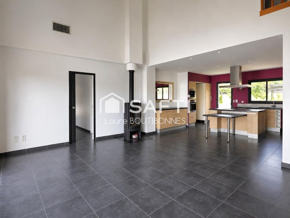 Maison familiale de 162 m² avec suite parentale, double garage et jardin