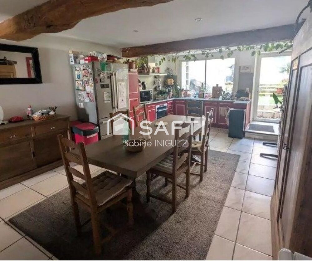 MAISON DE VILLAGE ATYPIQUE, RENOVEE
