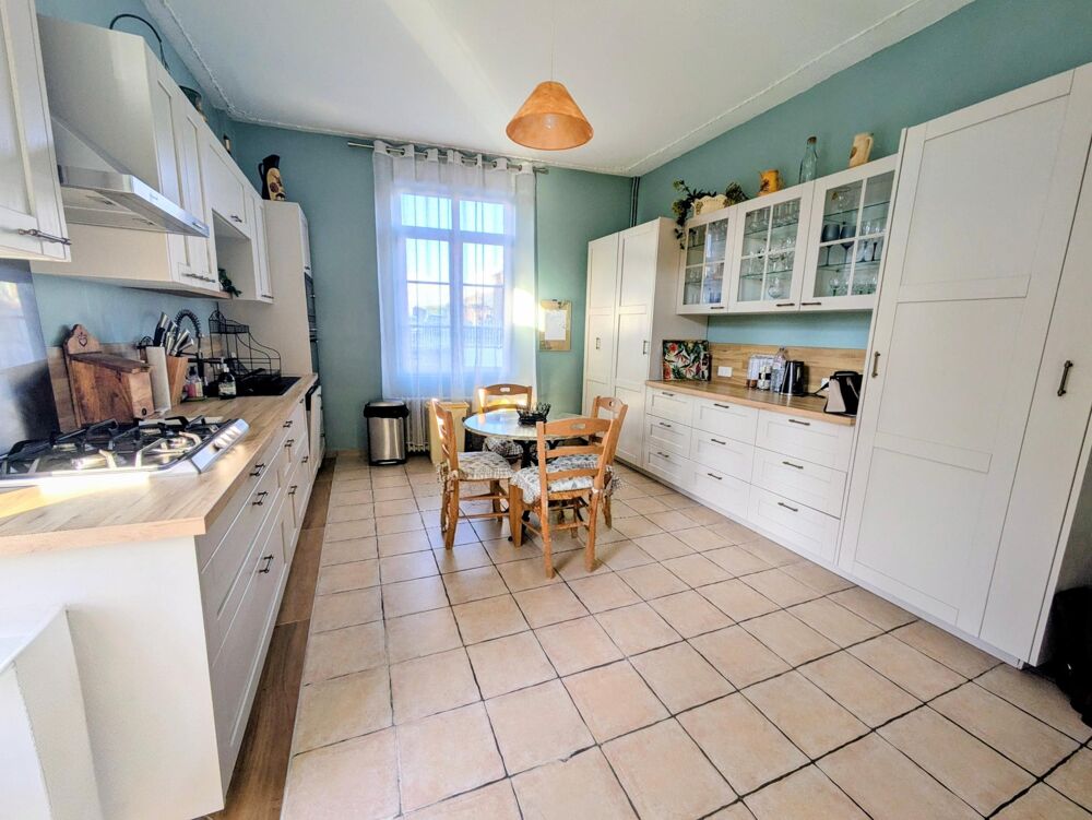 Corps de ferme 199 m² avec dépendance et boxe à chevaux