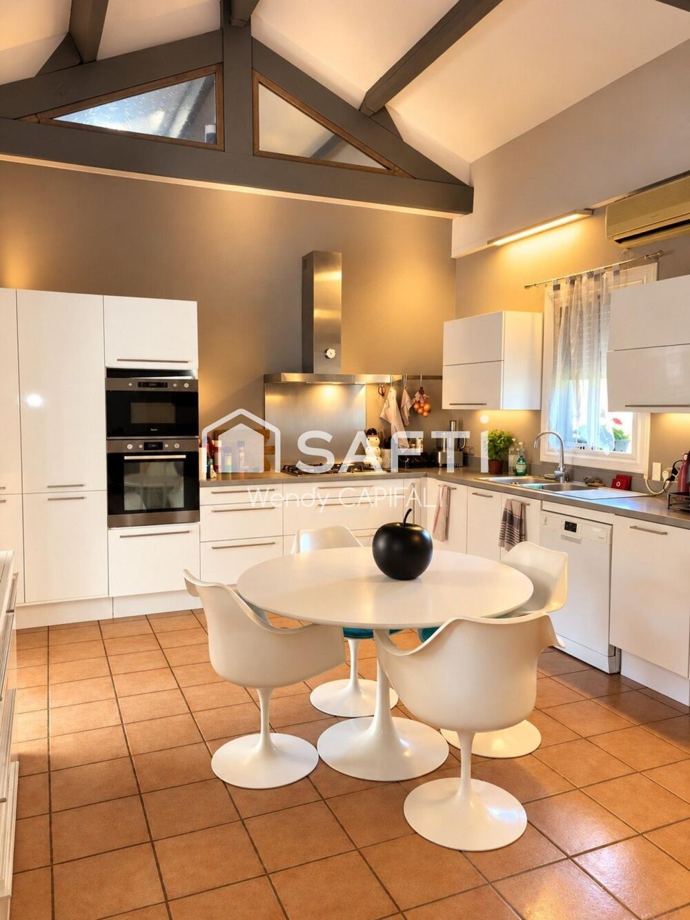 Vente Maison Maison familiale, jacuzzi et hauteur sous plafond exceptionnelle Hyères