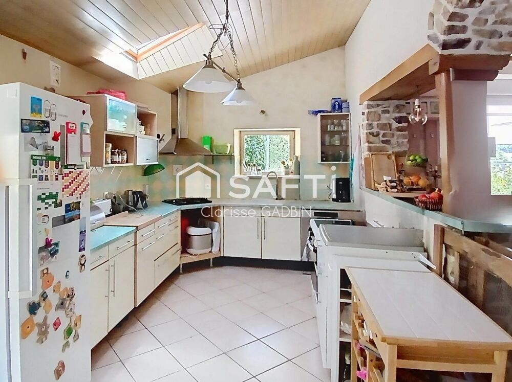 Vente Maison Maison en campagne avec 8 chambres, dépendances . Activité Pension canine Brains-sur-les-marches