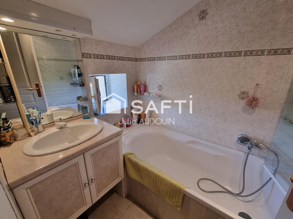 Vente Maison Maison charentaise - 5 Kms de MATHA Les touches-de-perigny