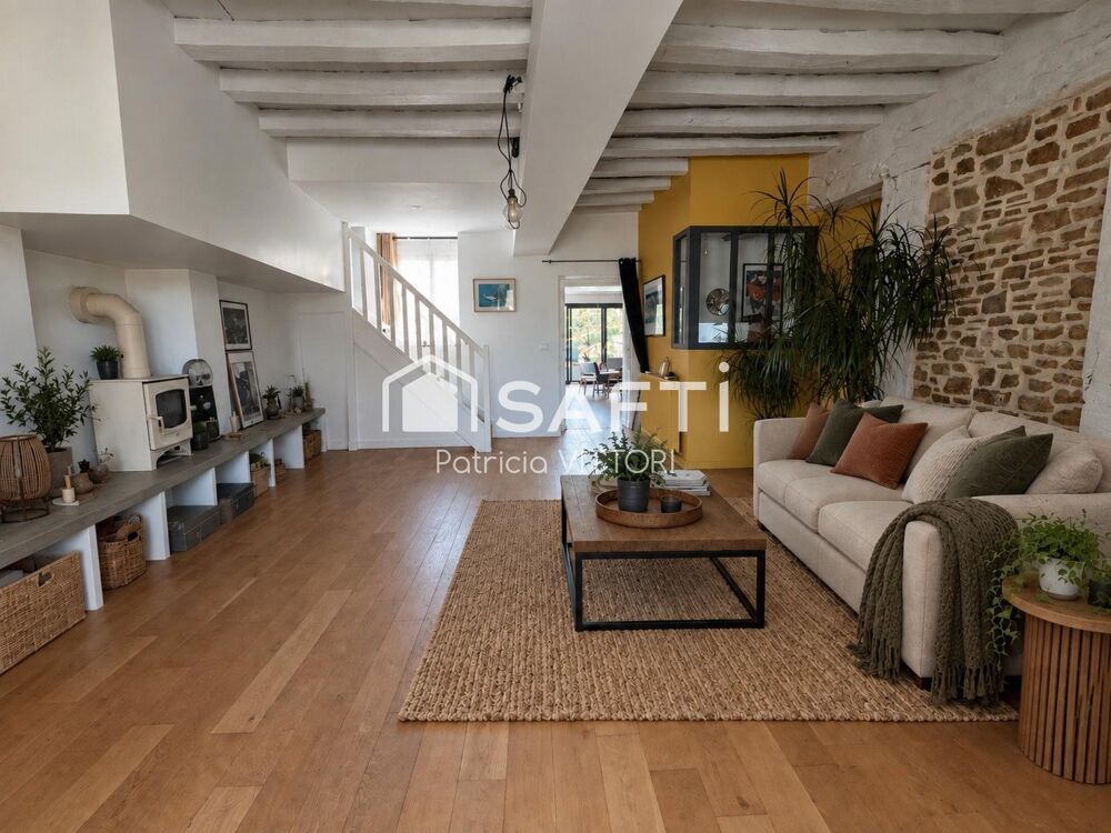 Maison en pierre 4 chambres, bureau, dépendance et jardin