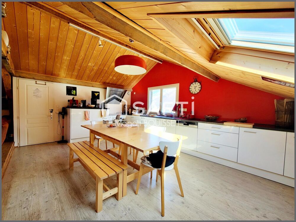 Appartement cosy T4 de 72m², au sol 121m², trois chambres, salle de bain et douche, cave idéal pour entreposer vélos et skis, pl